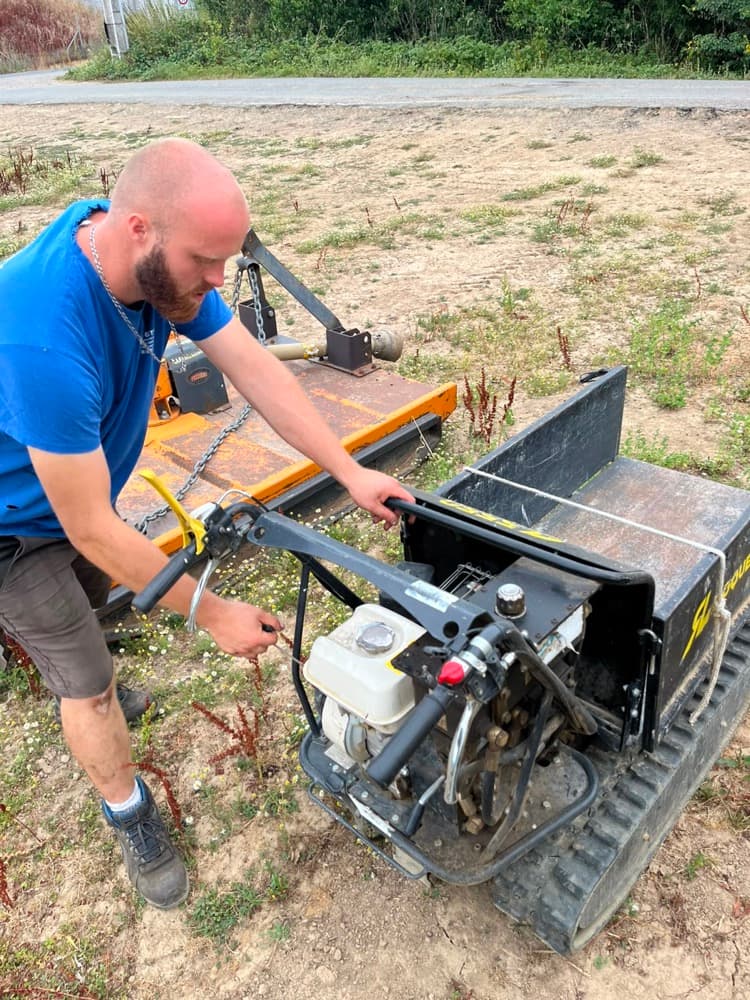 Tonte, coupe et entretien des surfaces — photo temporaire, à remplacer